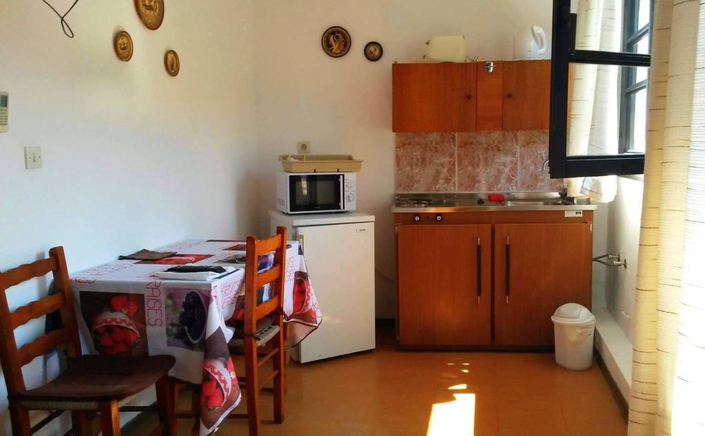 Kostas Studios Apartments - Ενοικιαζόμενα Δωμάτια Με Κουζινάκι Myrina Extérieur photo